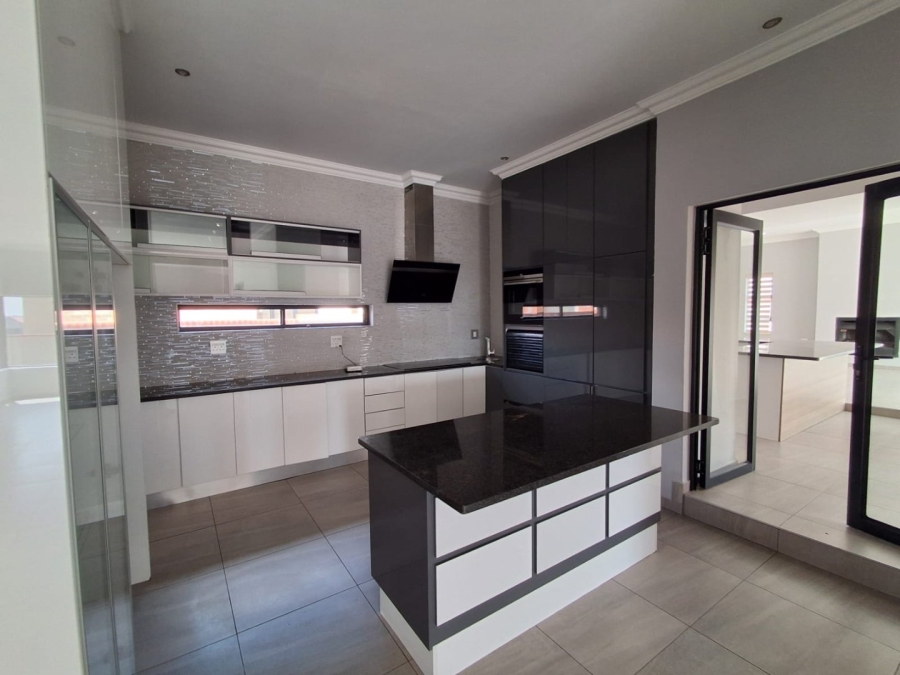 5 Bedroom Property for Sale in Wild Olive Estate Free State